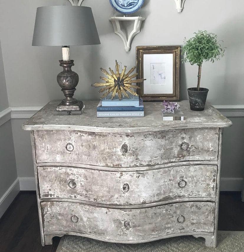 Kast in milk paint